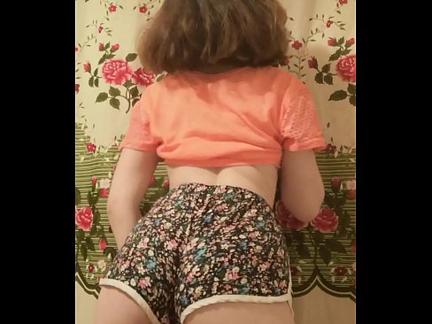 ❤️ 性感的年轻宝贝在镜头前脱下她的短裤 ❤❌ Fucking video