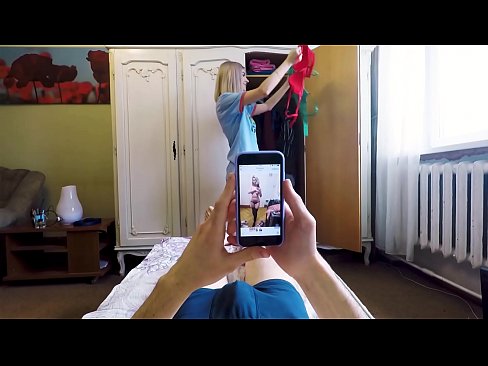 ❤️ 继妹在妈妈回家前让弟弟射精 ❤❌ Fucking video